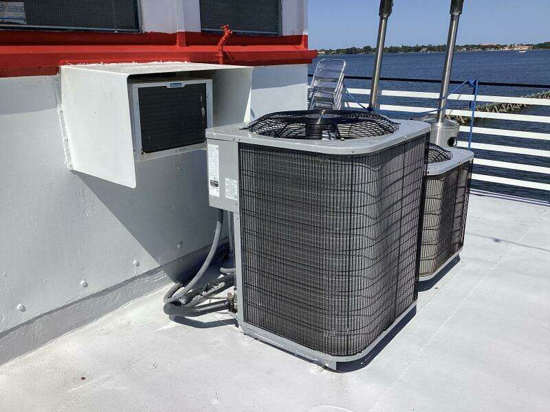 1984 Custom Vinette 99 Paddle Wheel