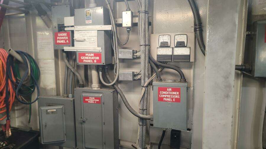 1984 Custom Vinette 99 Paddle Wheel