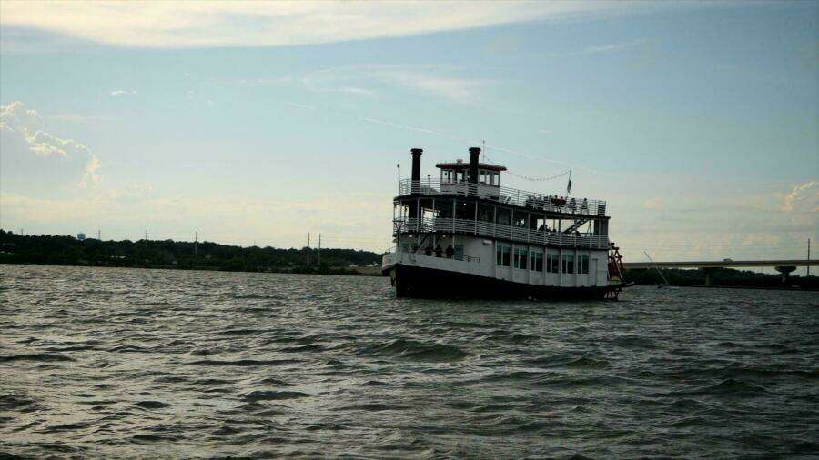 1984 Custom Vinette 99 Paddle Wheel