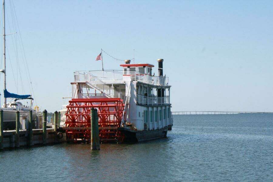 1984 Custom Vinette 99 Paddle Wheel