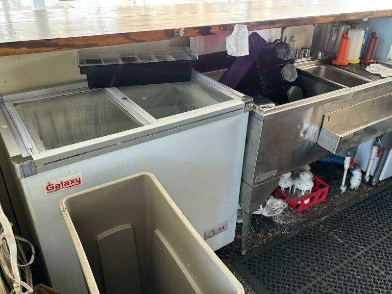 1984 Custom Vinette 99 Paddle Wheel