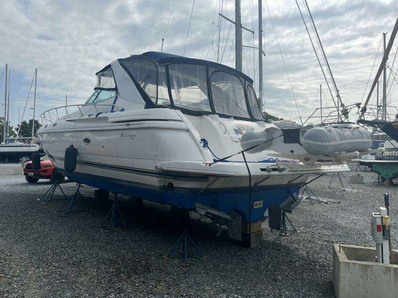 1998 Cruisers Yachts 4270
