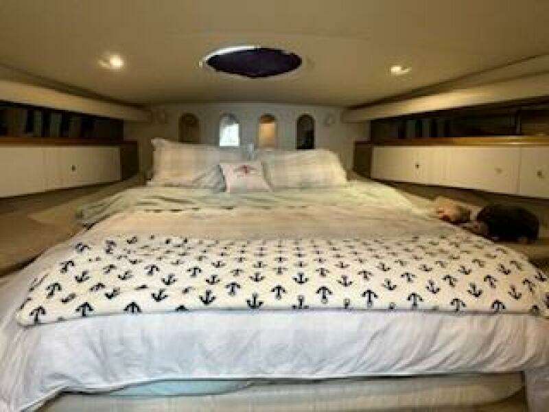 1998 Cruisers Yachts 4270