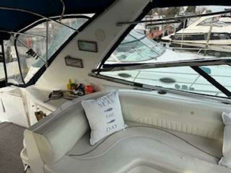 1998 Cruisers Yachts 4270