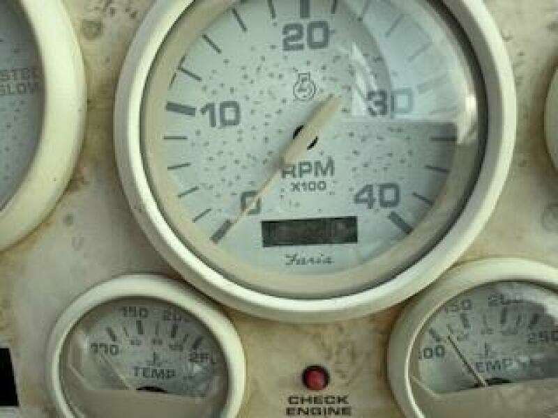 1998 Cruisers Yachts 4270