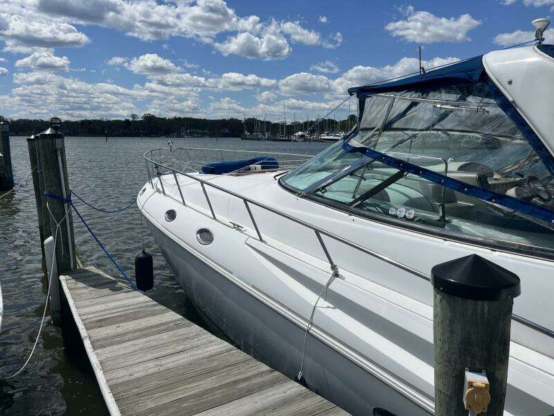 1998 Cruisers Yachts 4270