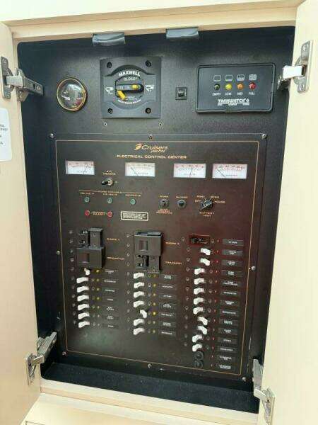 2001 Cruisers 3672 Express