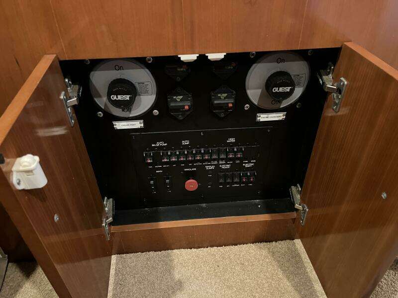 Engine battery switches 