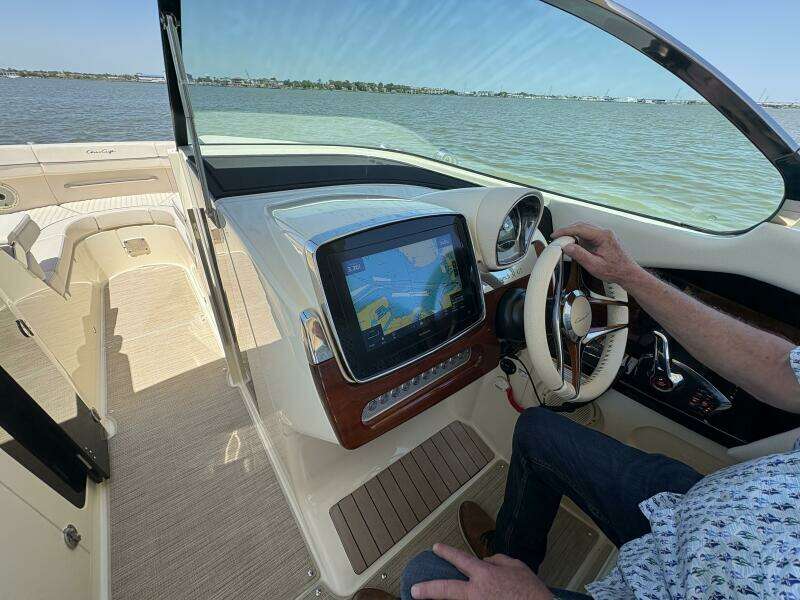 2023 Chris-Craft 31 Launch GT