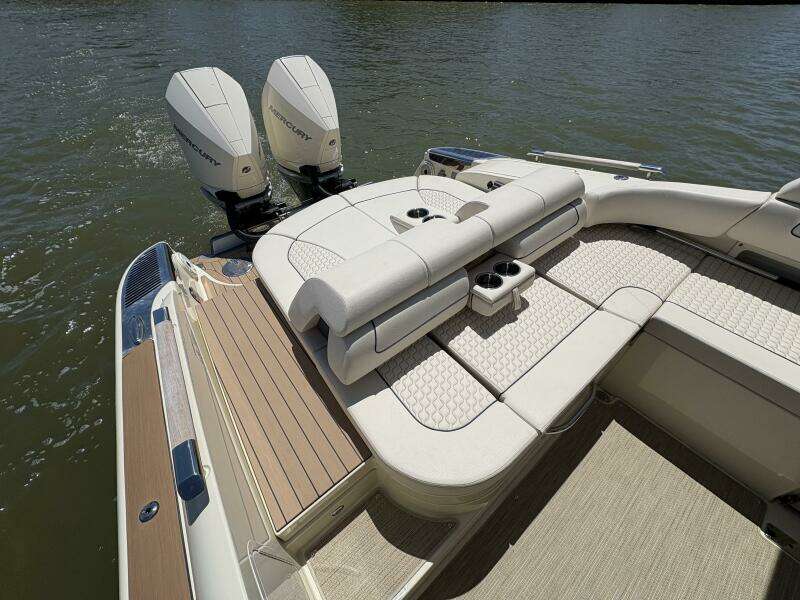 2023 Chris-Craft 31 Launch GT