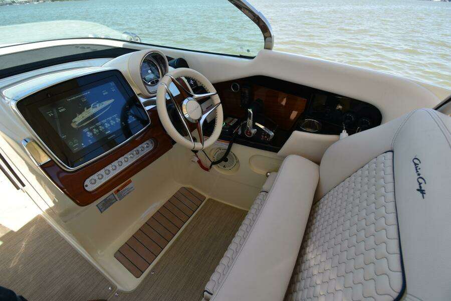 2023 Chris-Craft 31 Launch GT