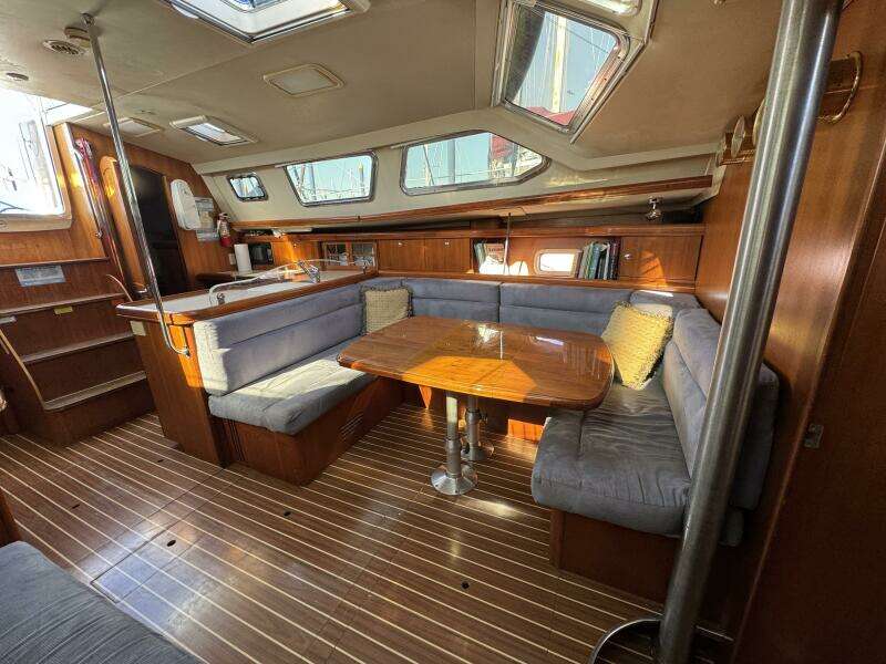 2007 Hunter Deck Salon