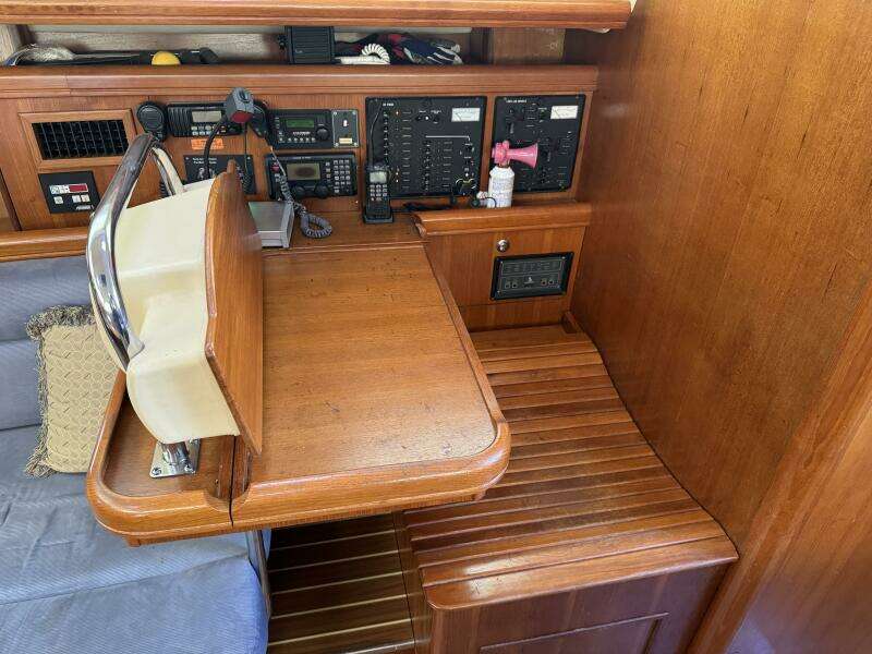 2007 Hunter Deck Salon