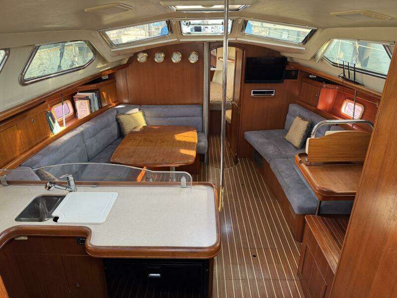 2007 Hunter Deck Salon