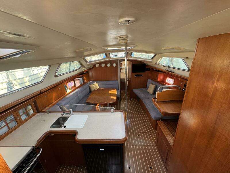 2007 Hunter Deck Salon