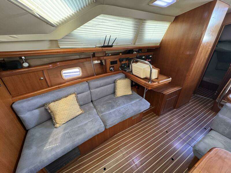 2007 Hunter Deck Salon