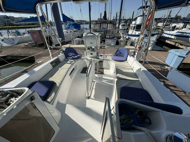 2007 Hunter Deck Salon