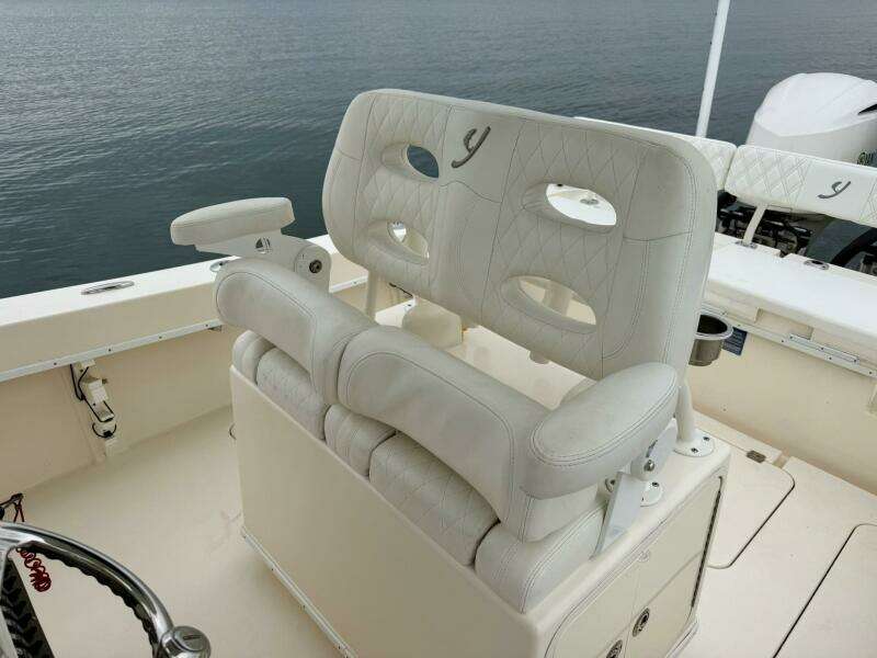 2019 Young Boats 27 - Helm