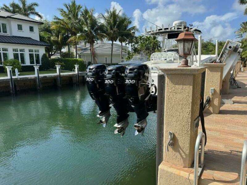 2008 Fountain 34 Center Consoles