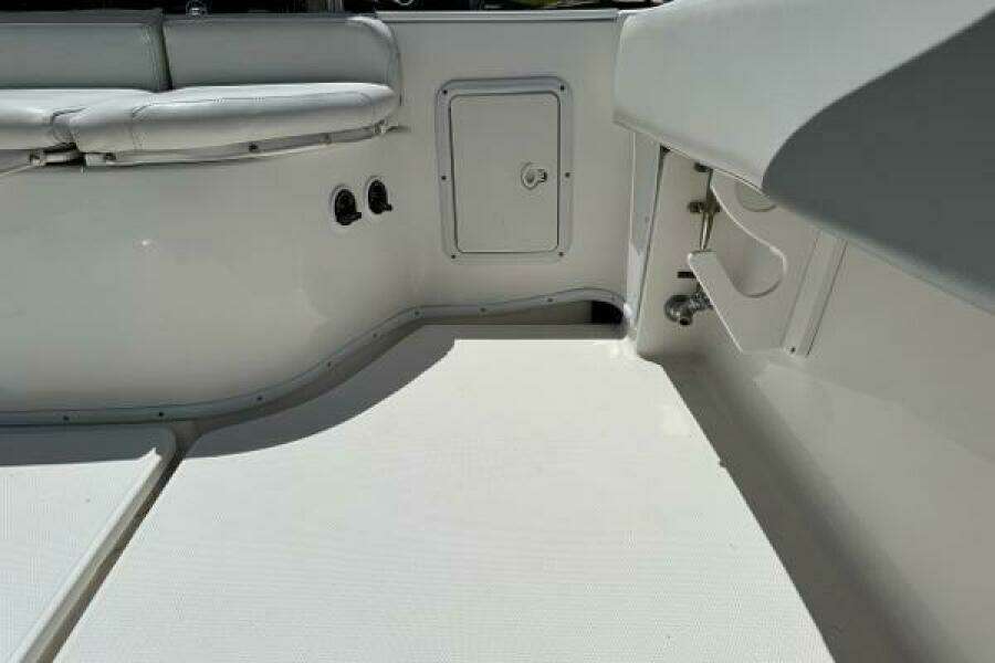 2008 Fountain 34 Center Consoles