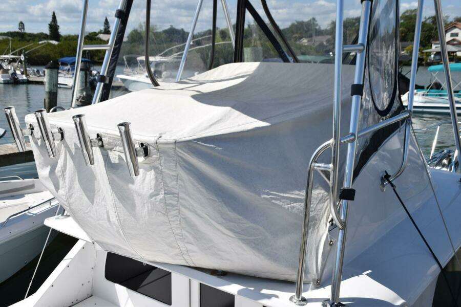 Flybridge Stays Covered When Not In Use