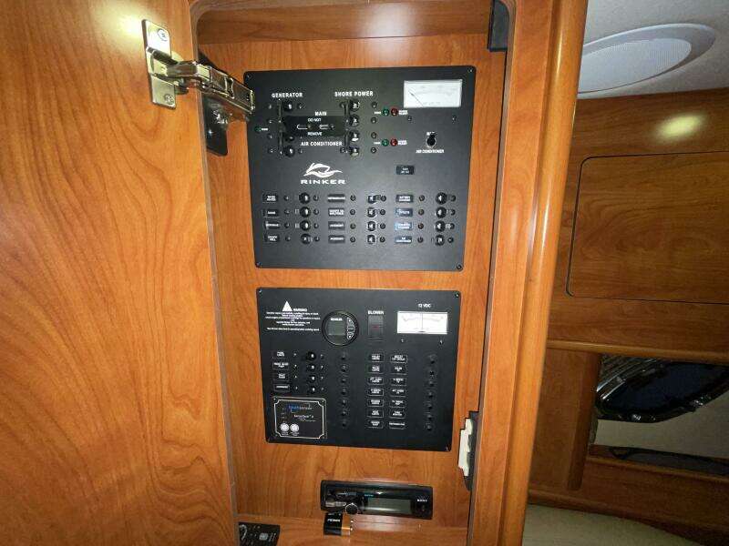 2013 Rinker 310 Express Cruiser