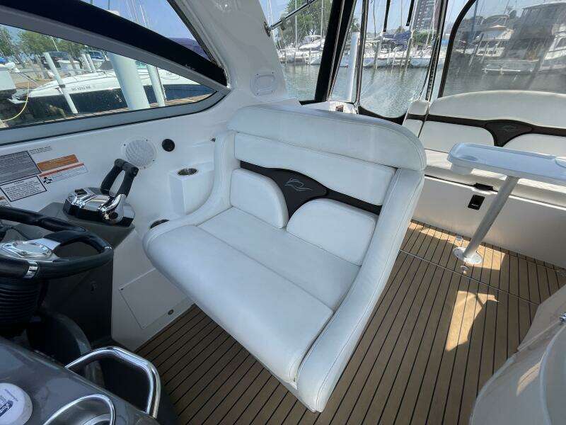 2013 Rinker 310 Express Cruiser