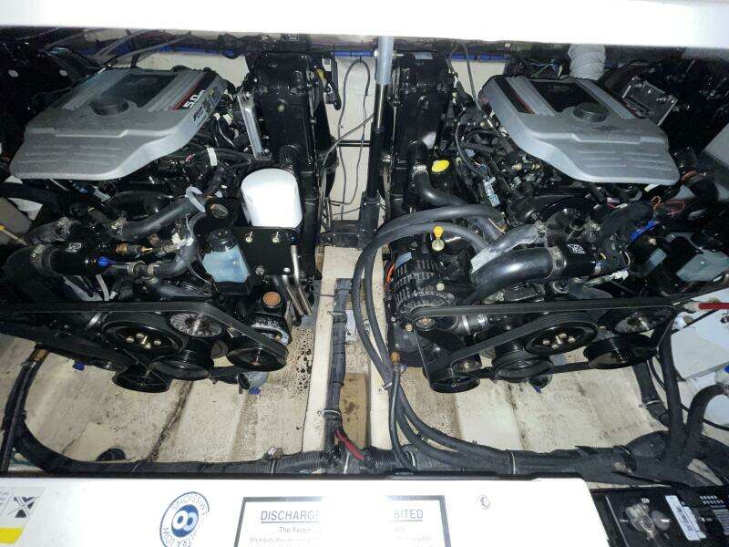 2013 Rinker 310 Express Cruiser