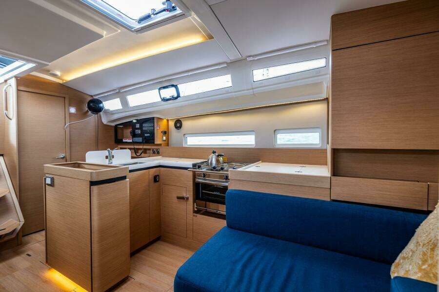2022 Jeanneau Sun Odyssey 410