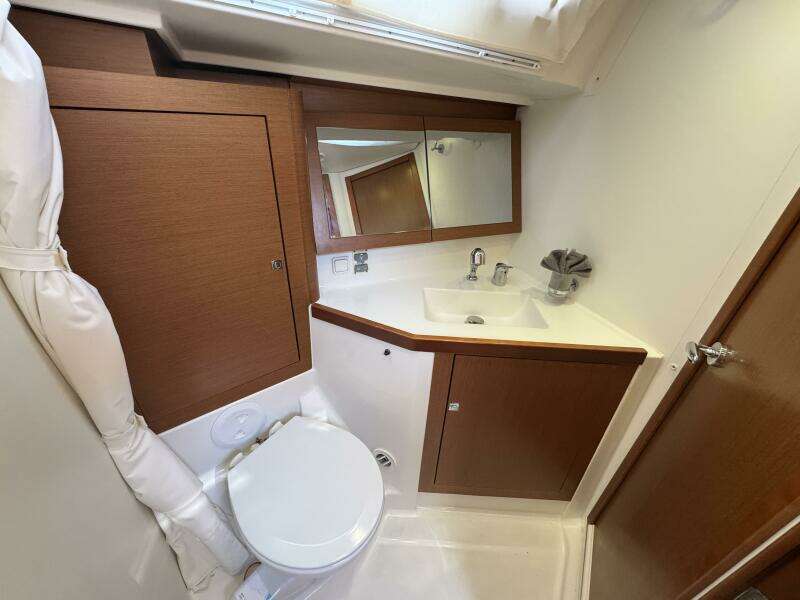 2016 Beneteau Oceanis 45