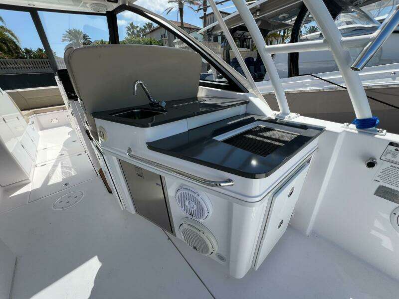 2019 Everglades 340 Dual Console-Cockpit 