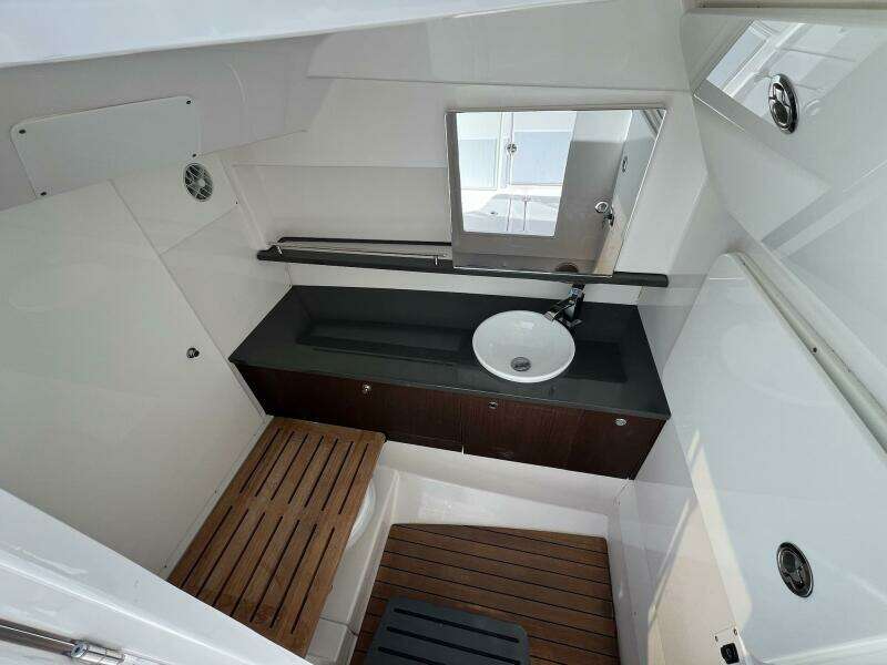 2019 Everglades 340 Dual Console- Head 