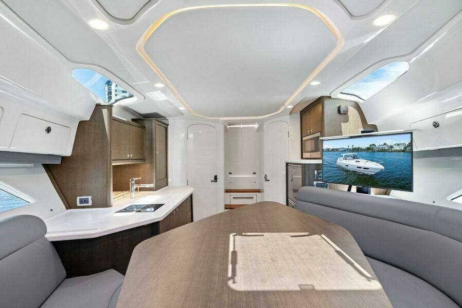 2022 Intrepid 438 Evolution