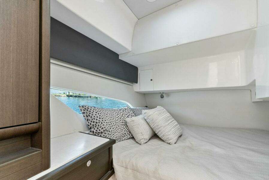 2022 Intrepid 438 Evolution