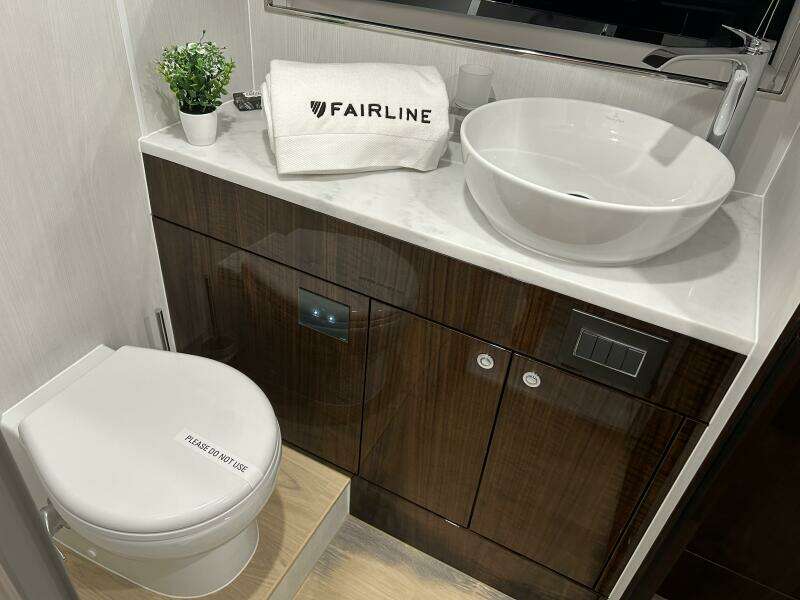 2024 Fairline Squadron 68