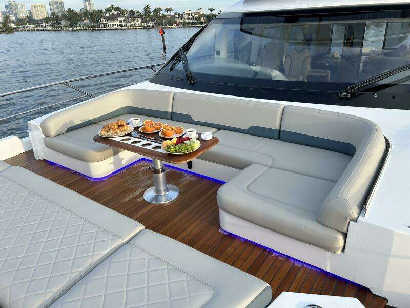 2024 Fairline Squadron 68