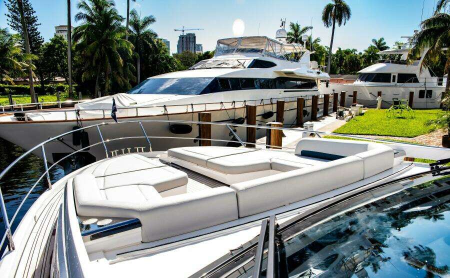 2023 Fairline Phantom 65