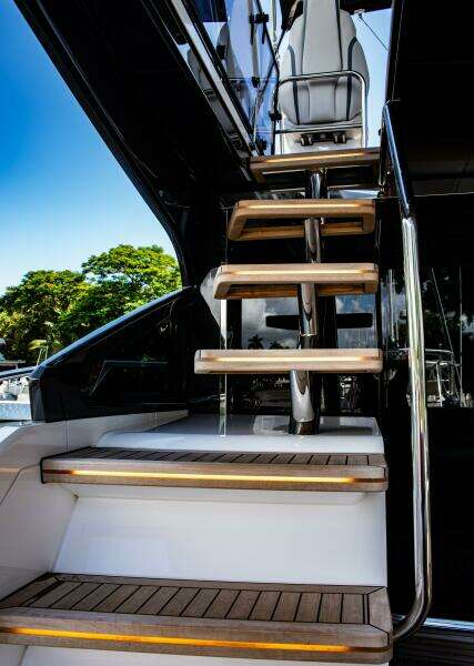 2023 Fairline Phantom 65