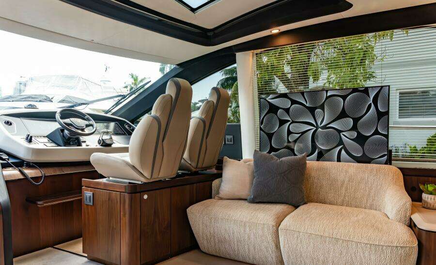 2023 Fairline Phantom 65