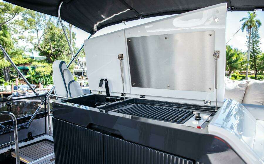 2023 Fairline Phantom 65