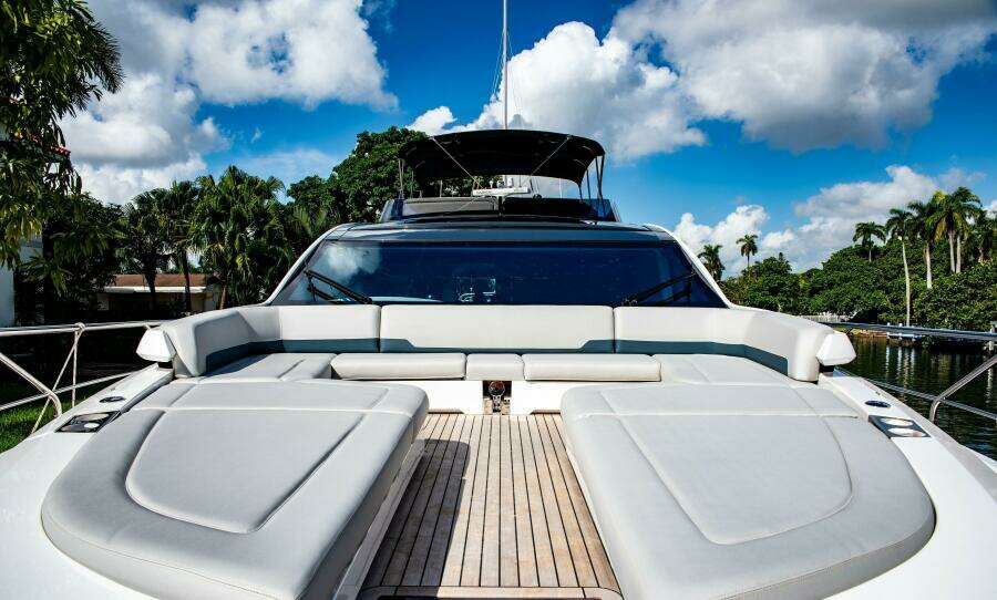 2023 Fairline Phantom 65