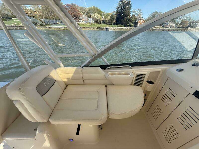 2016 Grady-White 330 Express