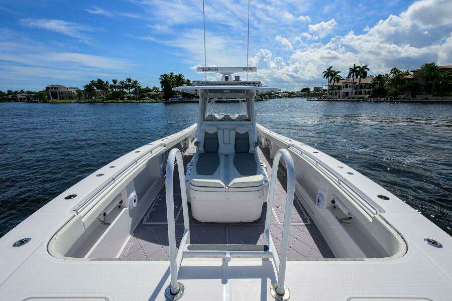 Invincible 46 Argento II - Exterior Bow