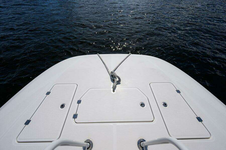 Invincible 46 Argento II - Exterior Bow