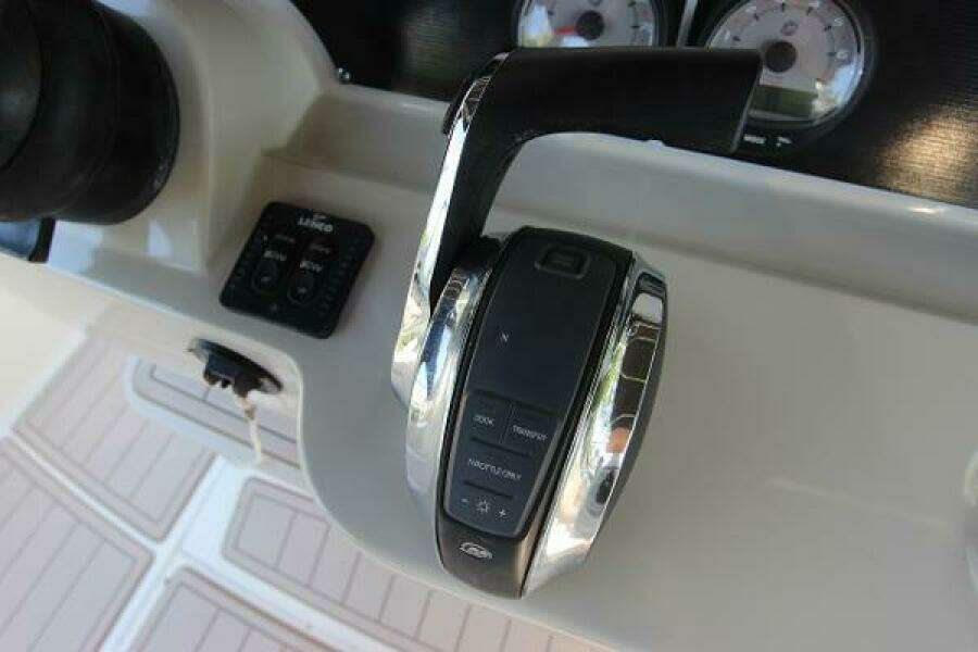 2017 Boston Whaler 270 Dauntless