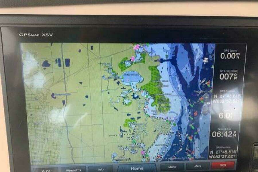 2017 Boston Whaler 270 Dauntless