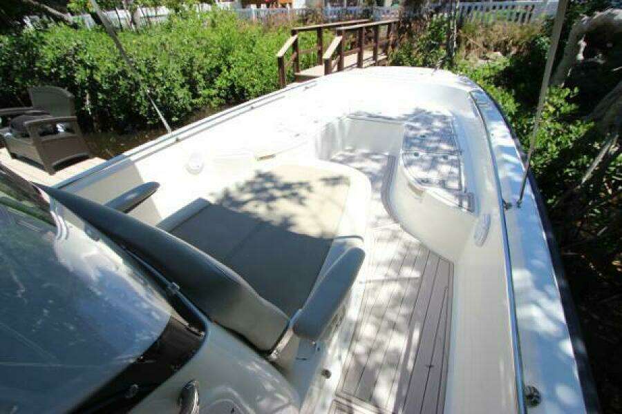 2017 Boston Whaler 270 Dauntless