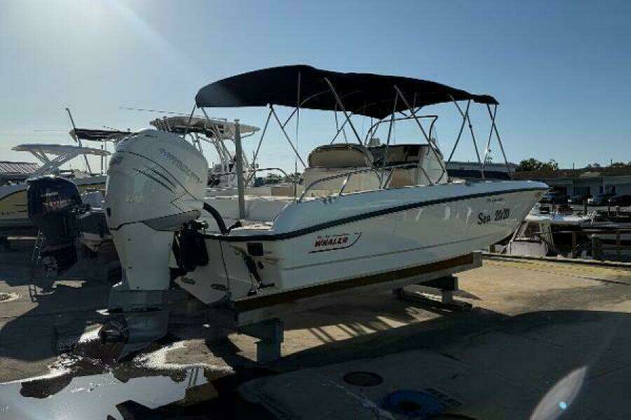2017 Boston Whaler 270 Dauntless