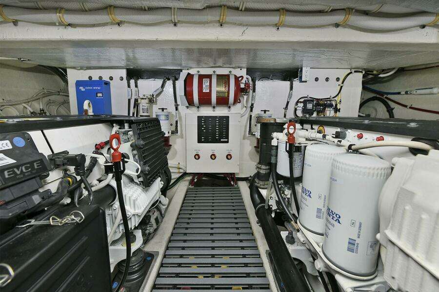 2015 Tiara Yachts C44 Coupe