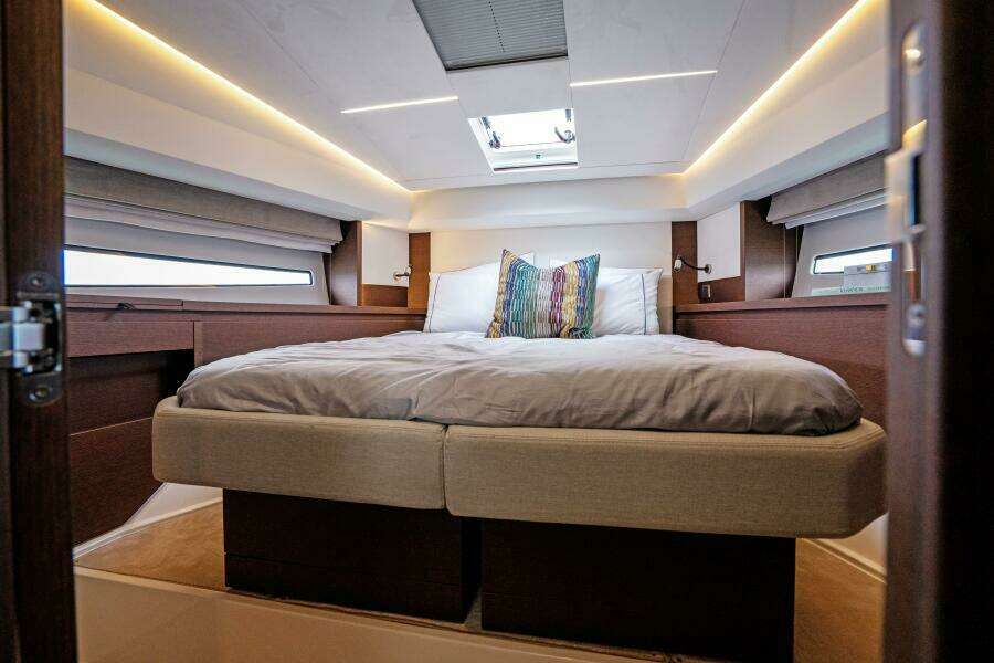 2024 46 Prestige Flybridge -VIP Stateroom